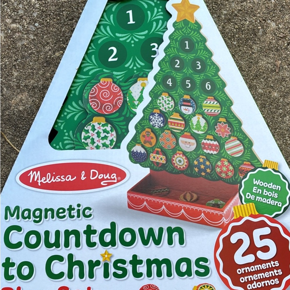 Melissa & Doug Festive Magnetic Christmas Tree with Ornaments